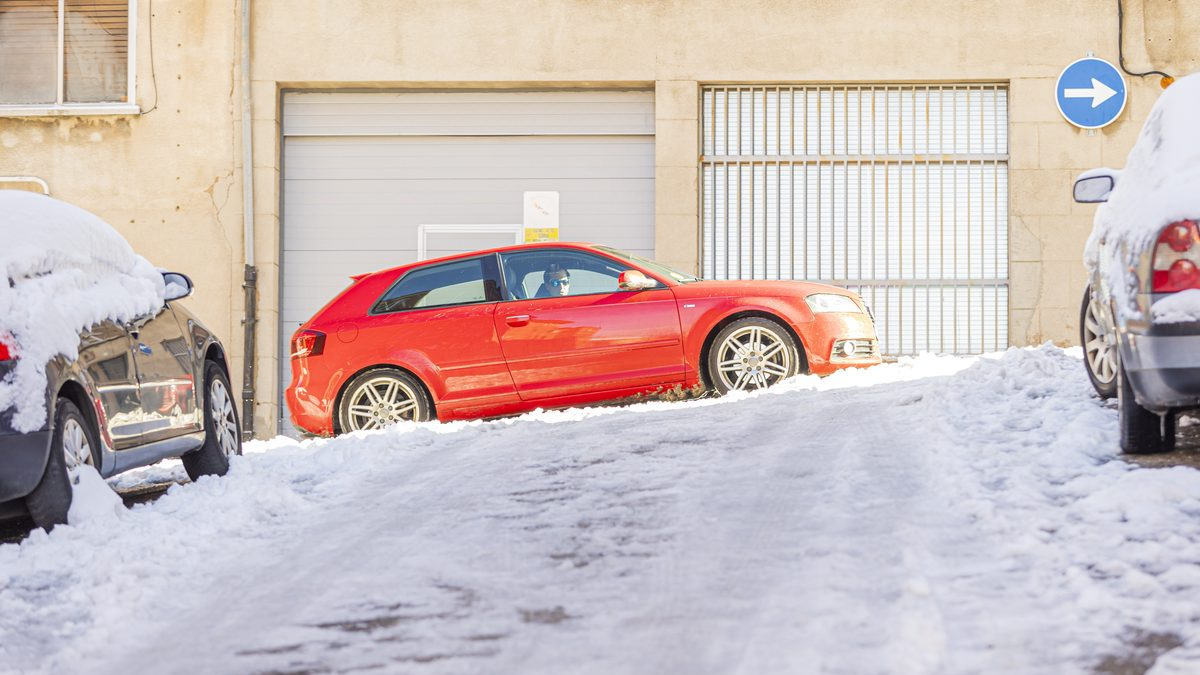 Dos días después, la nieve y el hielo presentes en las calles de Soria. 