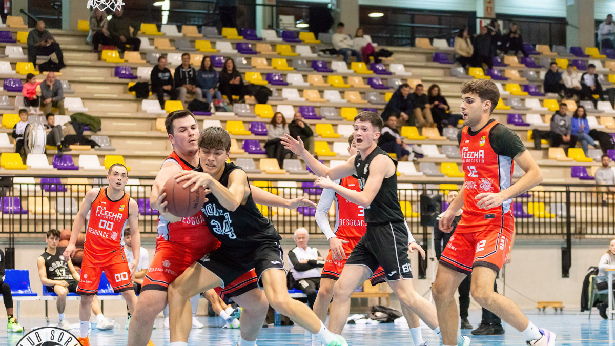 Los canteranos Héctor Gil y Javier de la Fuente, dos de los destacados ante el Baloncesto La Flecha