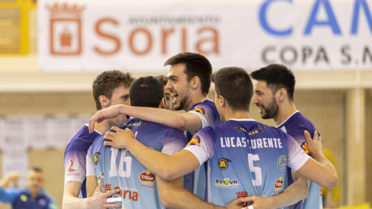Los jugadores del Grupo Herce celebran un punto en la incontestable victoria lograda ante Melilla.