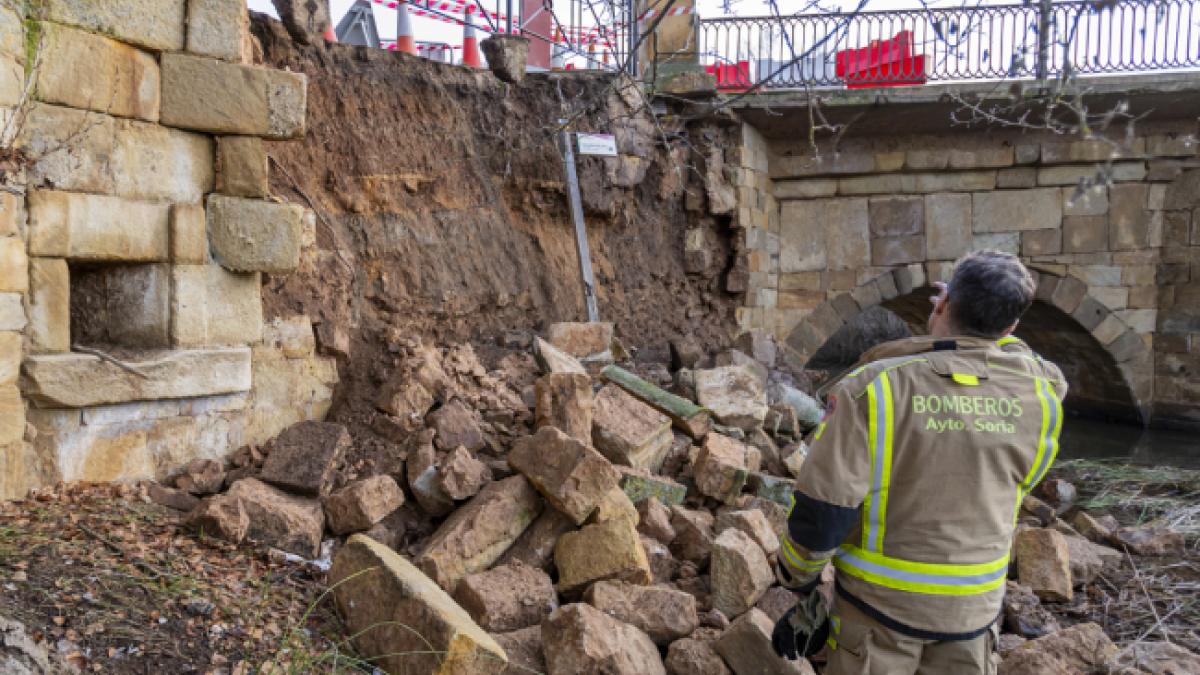 Desprendimiento en el puente de piedra de Soria.