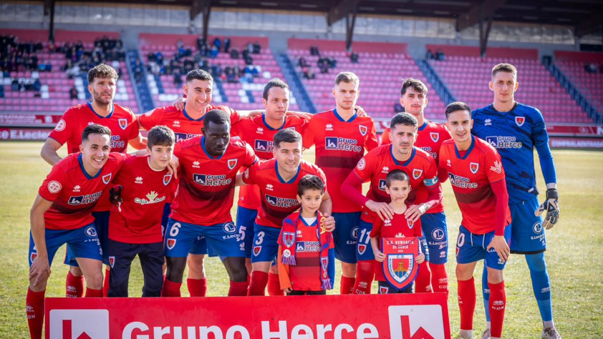 Alineación del Numancia el pasado domingo con tres de los fichajes.