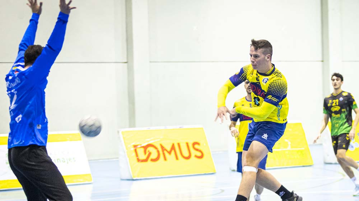 El Balonmano Soria no tuvo problemas para superar a su rival. MARIO TEJEDOR