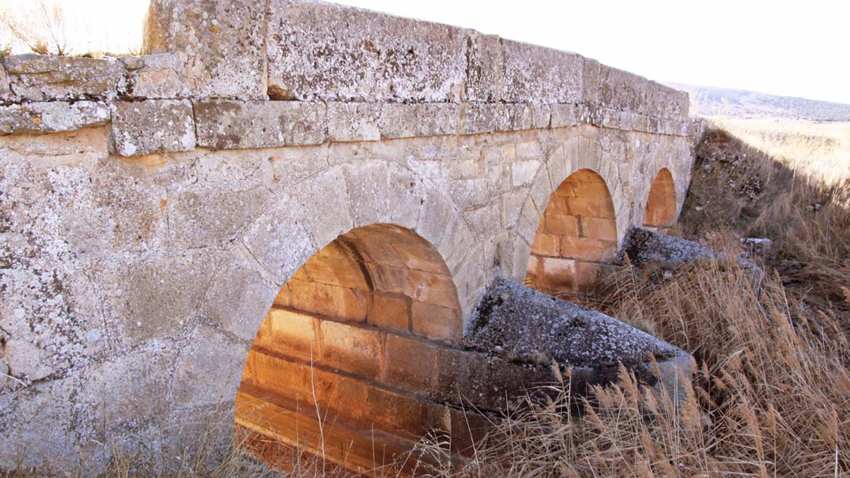 Puente de la reina en Hinojosa del Campo.