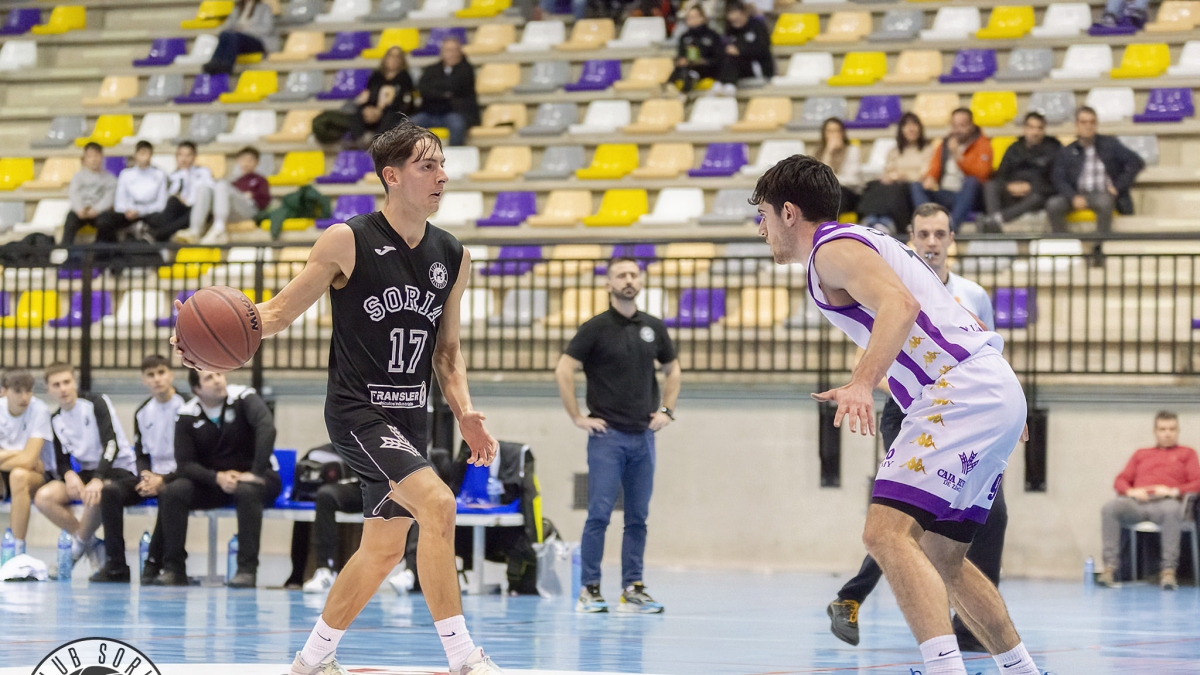 Miguel Erdozain anotó 24 puntos en la derrota del Transler en Segovia.