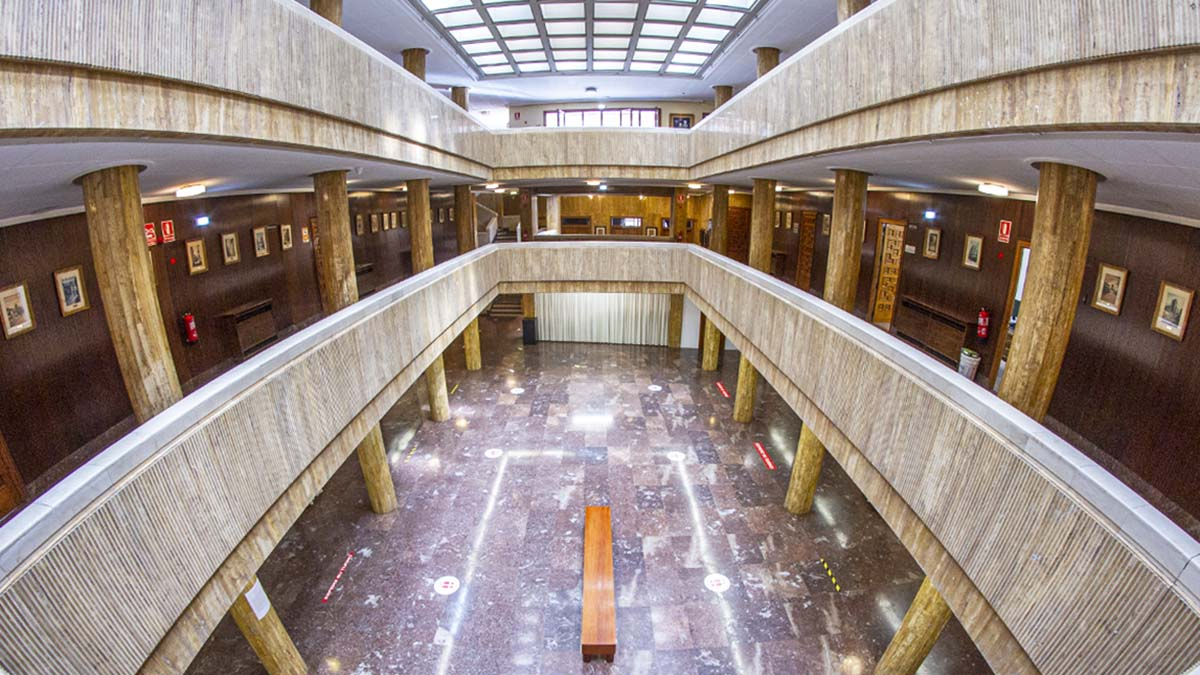 Interior del patio de columnas del Ayuntamiento de Soria. MARIO TEJEDOR