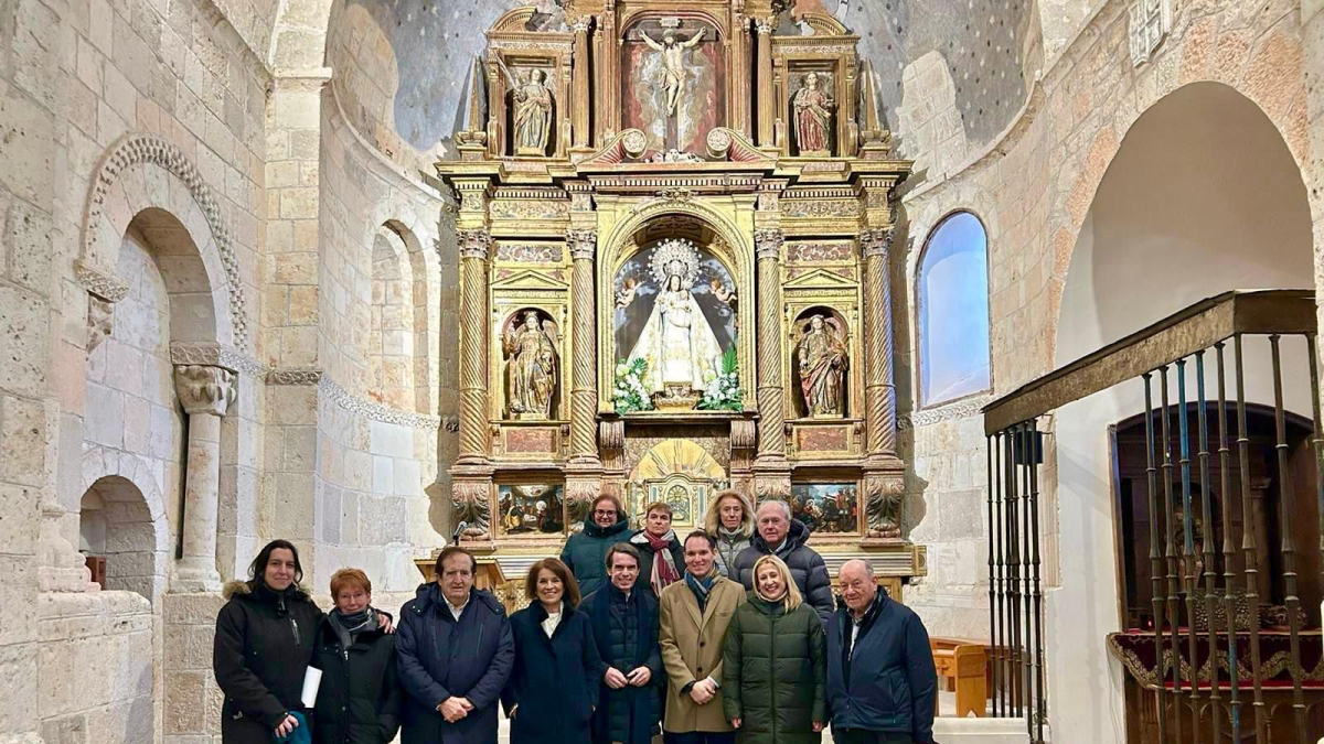 Aznar y Ana Botella, este jueves, en la iglesia de Nuestra Señora del Rivero en San Esteban de Gormaz.