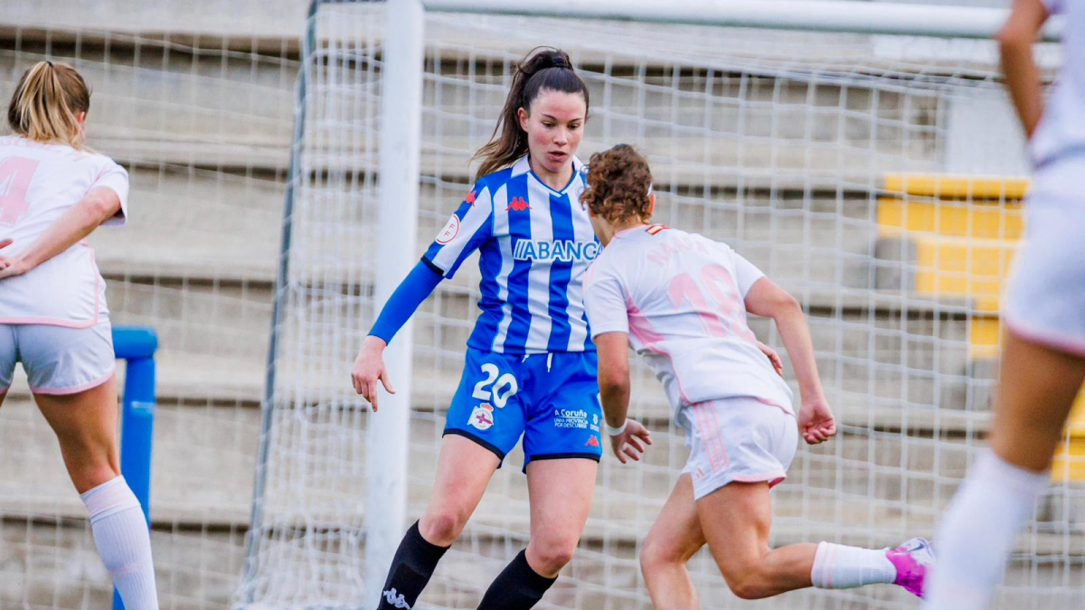 Marta Charle en un encuentro con el Deportivo de La Coruña