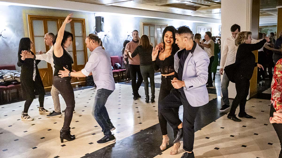 Seis horas de baile en una fiesta por todo lo alto