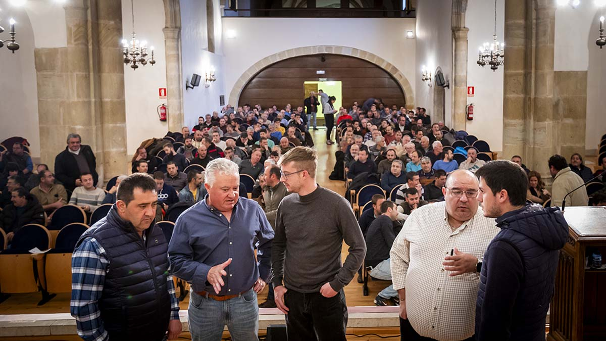 Asamblea de los agricultores en Tirso de Molina.
