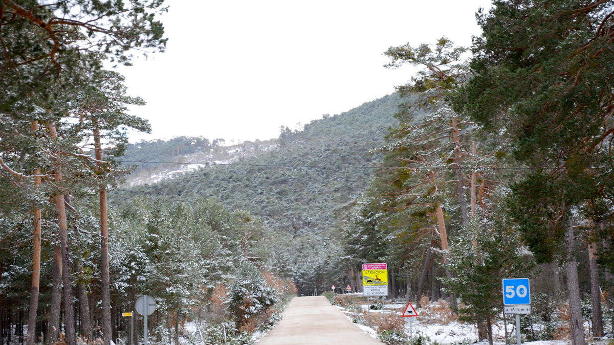 Duruelo y Navaleno piden a Junta, Diputación y Mancomunidad que arreglen ‘la carretera del Alto’.
