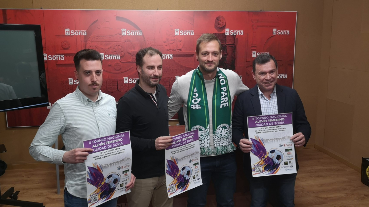 Daniel Salazar, Hugo Palomar, Manu Salvador y Tito Hernansanz durante la presentación del II Torneo Alevín de fútbol femenino 'Ciudad de Soria'.