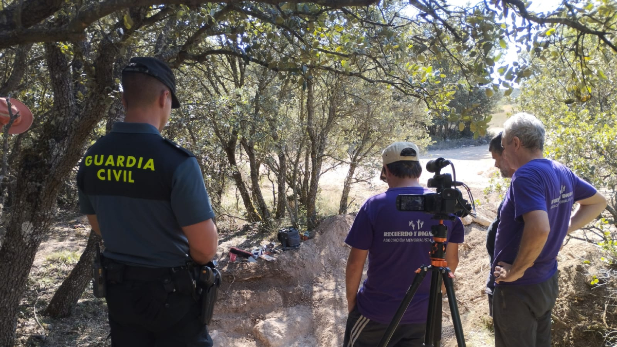 La Guardia Civil estuvo presente en la localización de la fosa de Adradas.
