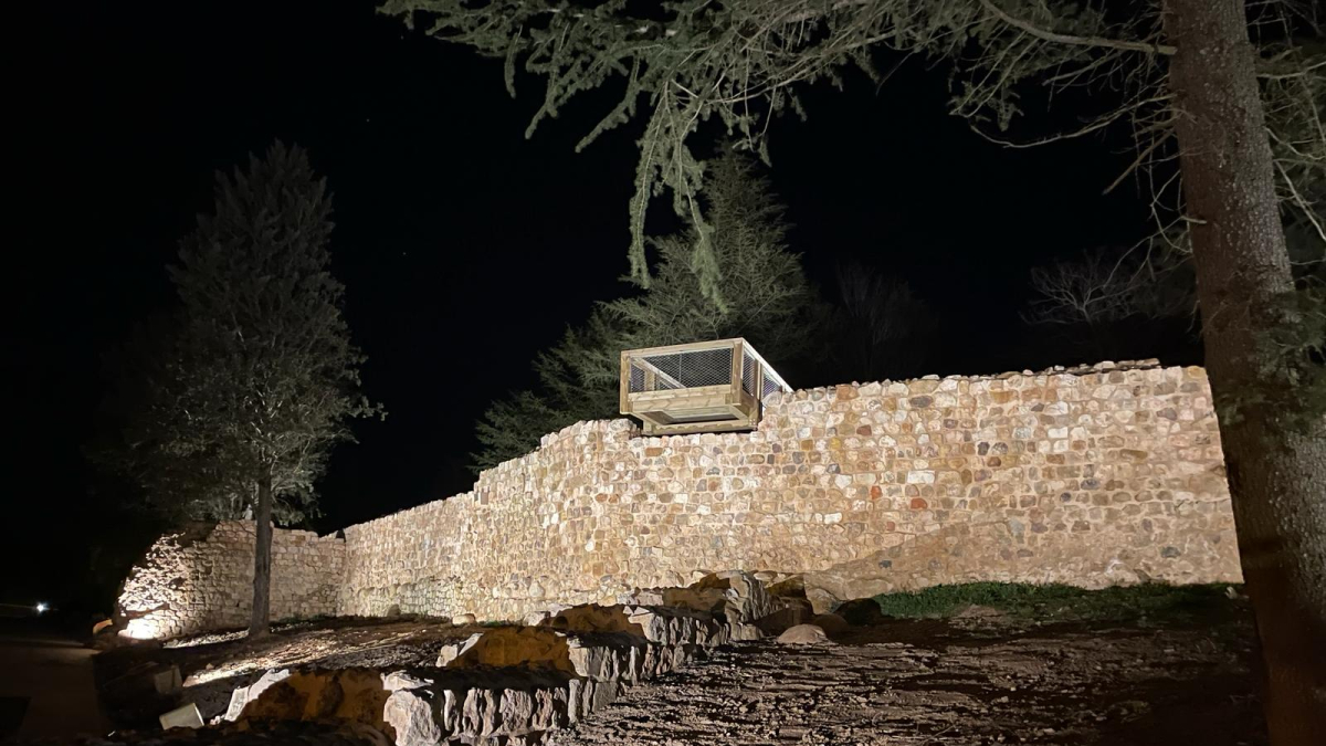Soria ya realiza pruebas para la iluminación de la muralla en la zona del Castillo.