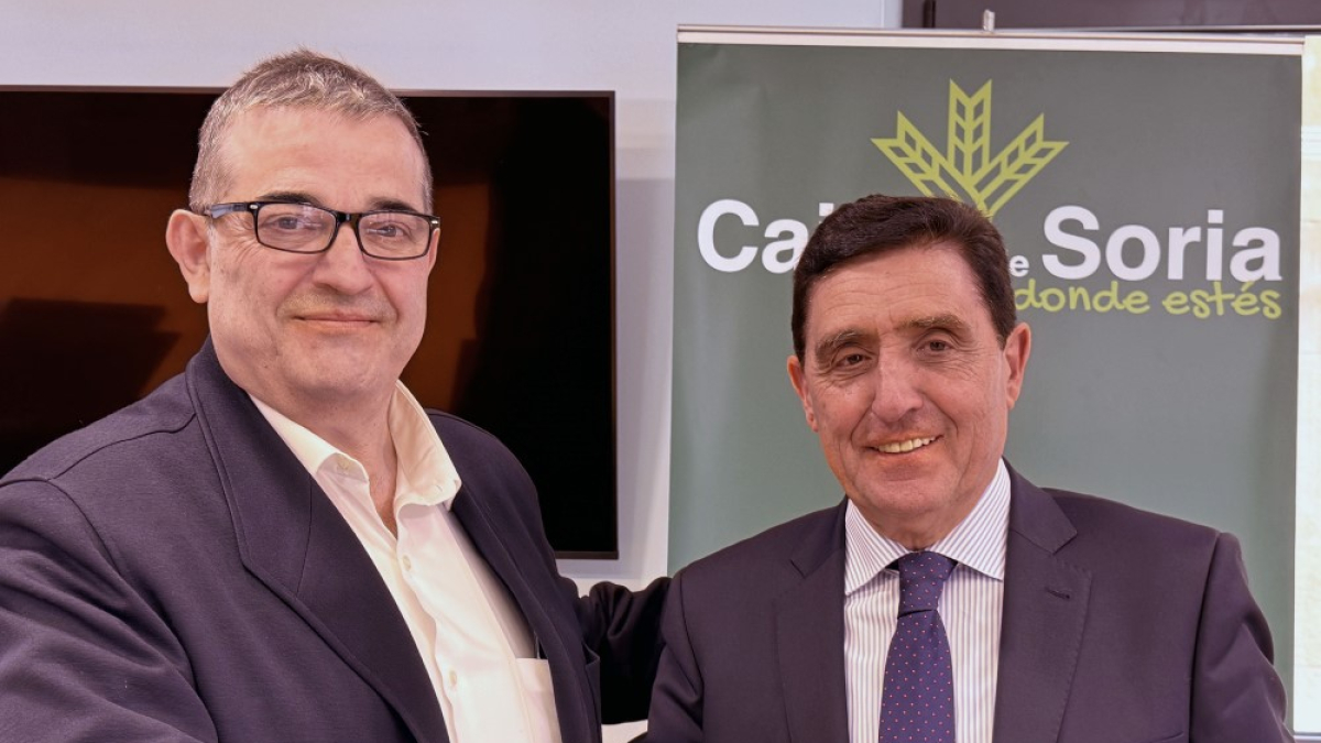 Alberto Santamaría y Carlos Martínez en la renovación de los convenios.