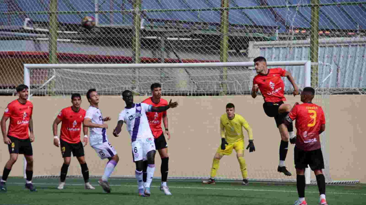 Imagen de la primera vuelta cuando el Numancia ganaba 2-3 en el campo del Mensajero.