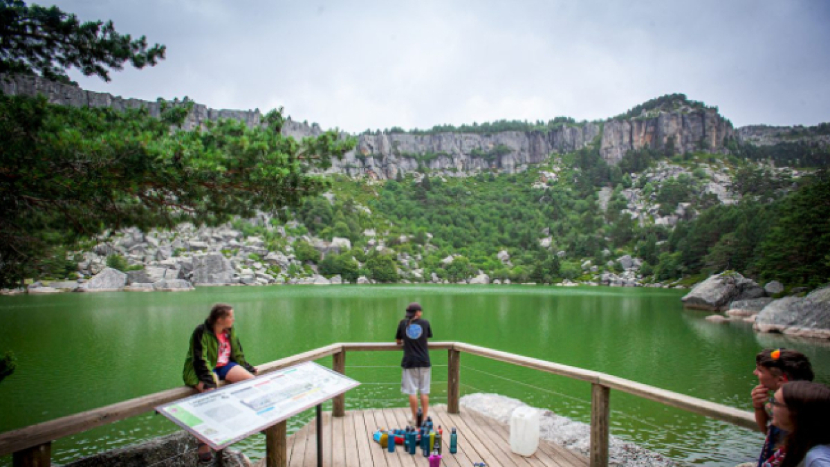 Turistas en la Laguna Negra.