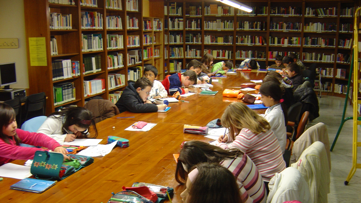 Actividad realizada en la biblioteca de El Burgo por el Día del Libro.