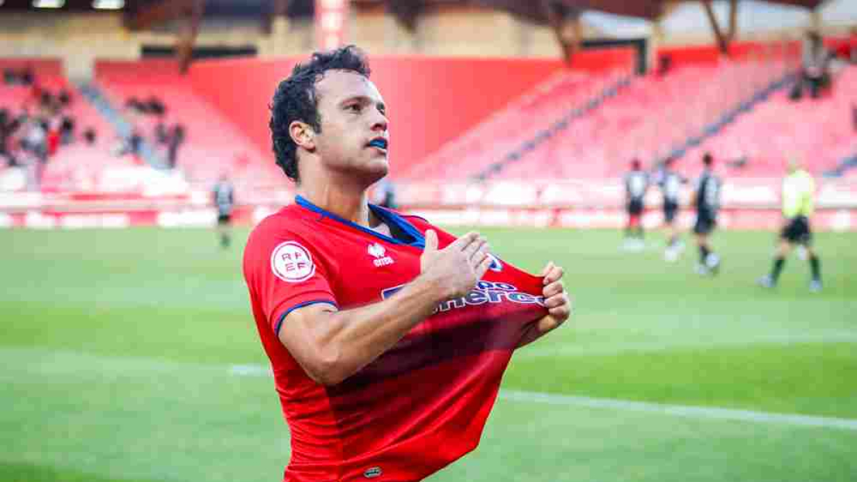 De Frutos celebra el gol que le marcaba al Sanse en la primera vuelta en Los Pajaritos.