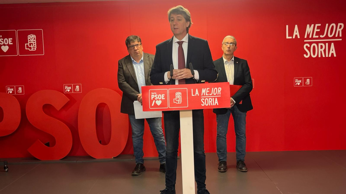 Carlos Martínez Mínguez junto a Cedazo y Peñalba.