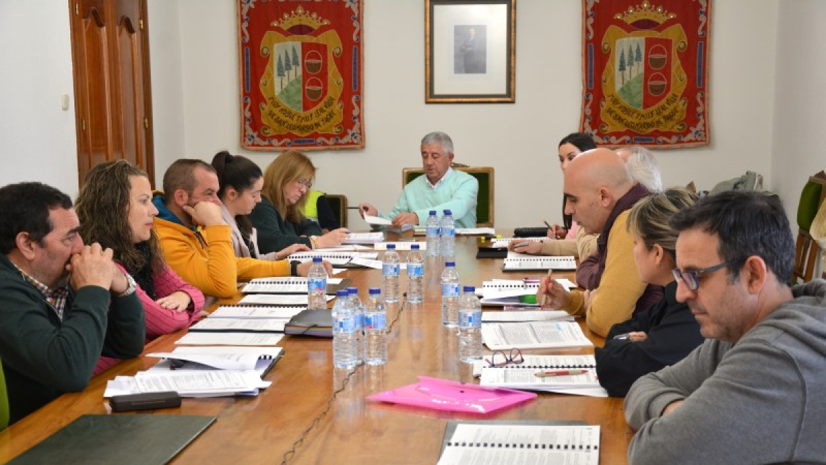 Miembros de la corporación de San Leonardo en pleno.