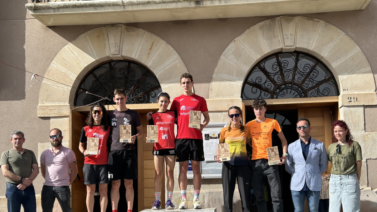 Alfonso Izquierdo y Marina Muñoz en lo alto del pódium.