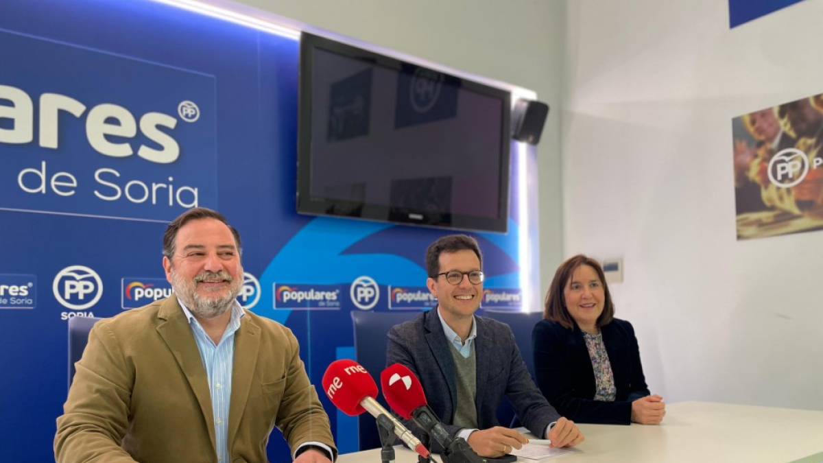 Hernando, Cabezón y Rubio en la sede del PP de Soria.