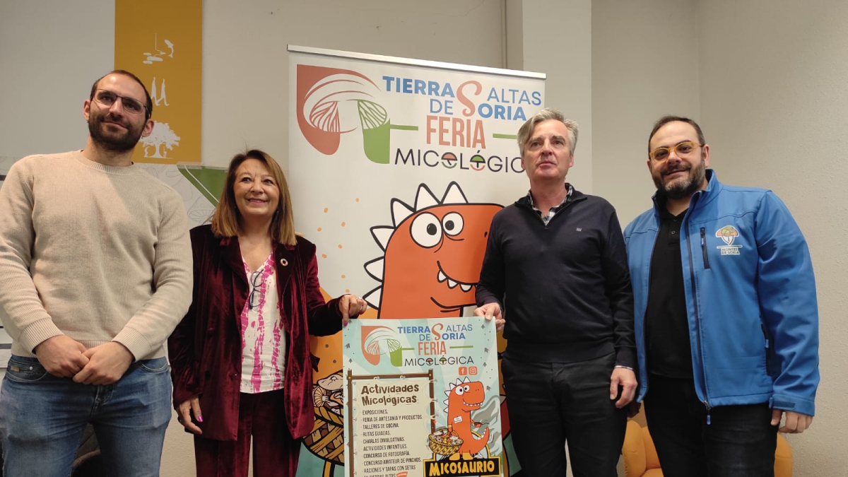 De izquierda a derecha, el alcalde de Fuentes de Magaña, la presidenta de Montes de Soria, el director técnico de Montes de Soria y el presidente de la Mancomunidad de Tierras Altas.