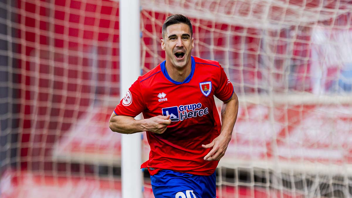 Diego Royo celebra el gol que le daba tres puntos de oro al Numancia.