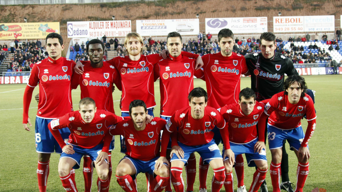 Once del Numancia que hace una década jugaba en Guadalajara. De izquierda a derecha de pie Juanma, Sunny, Gorka Larrea, Regalón, Juanjo y Herrerín. Agachados de izquierda a derecha Ripa, Del Pino, Natalio, Bedoya y Unai Expósito.