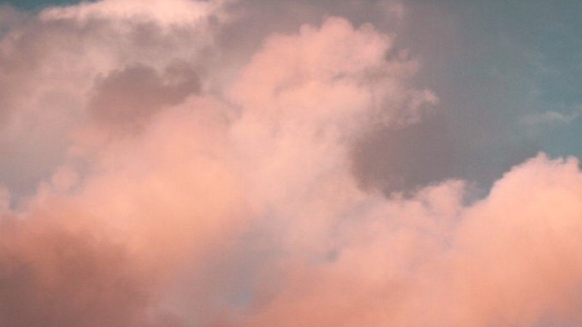 Nubes rojizas por polvo africano.