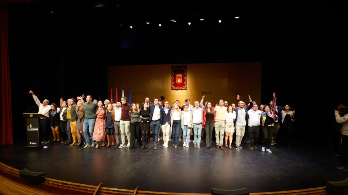 Los jurados de las fiestas de San Juan 2024 tras culminarse el sorteo.
