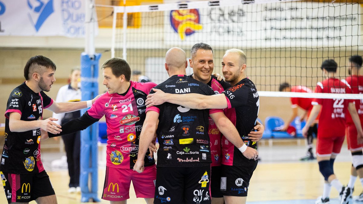 El Moreno Sáez Sporting puso la guinda a su primera temporada en Superliga 2 de voleibol logrando la permanencia con un 3-0 ante el CV Arona.