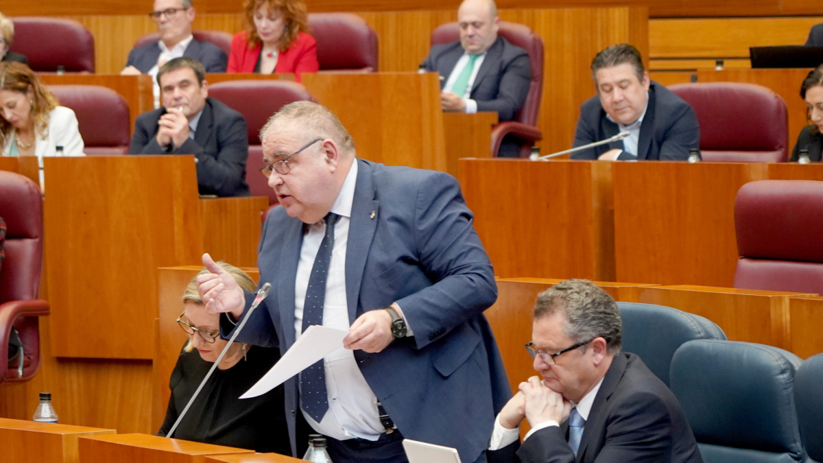 El consejero de Sanidad, Alejandro Vázquez, en el Pleno de las Cortes de Castilla y León.