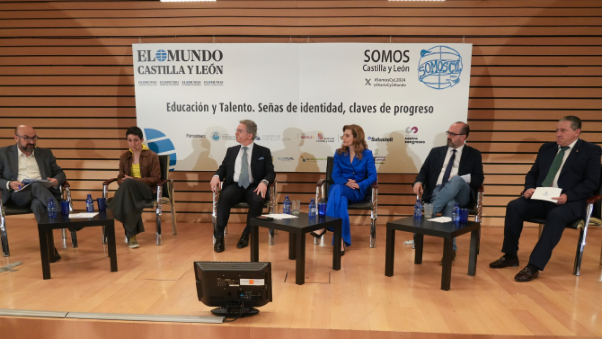 El moderador y subdirector de El Mundo, Felipe Ramos, Isabel Rivero, Pedro Palomo, Mar Sancho, Javier Faúndez y Marco Morala.
