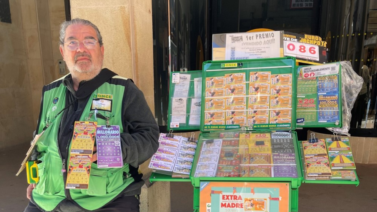 Juan José Rubio, encargado de 'repartir' 175.000 euros con el Cupón de la ONCE de este jueves.