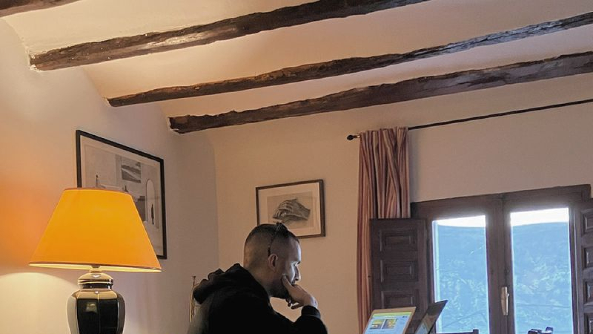 Un huésped de la residencia literaria La Casa de Cihuela.