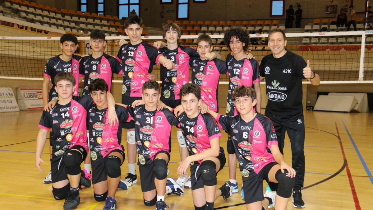 Equipo infantil del Sporting Santo Domingo Club Voleibol.