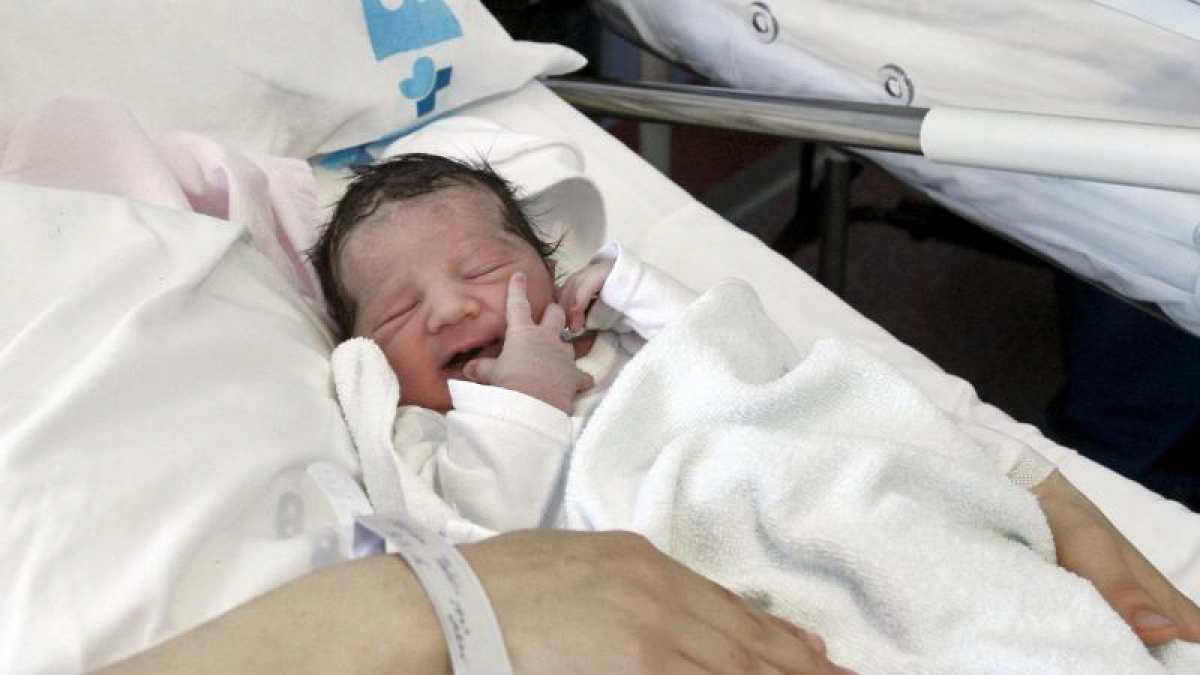 Imagen de archivo de un bebé nacido en el hospital de Soria.