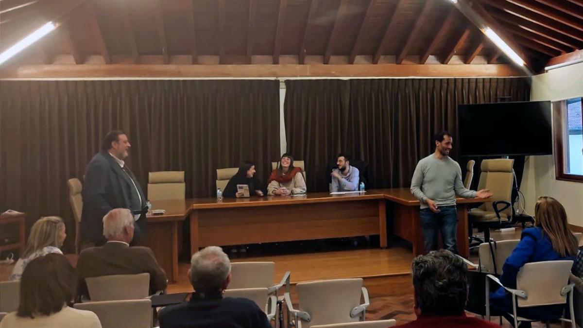 Sesión en Berlanga de Duero para acercar la Unión Europea por parte de alumnos de la UVa.