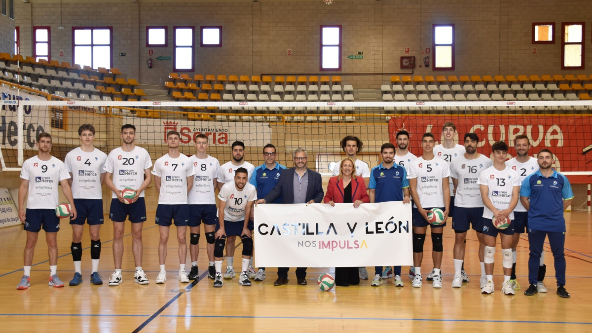 La delegada territorial, Yolanda de Gregorio, con la plantilla del Grupo Herce.