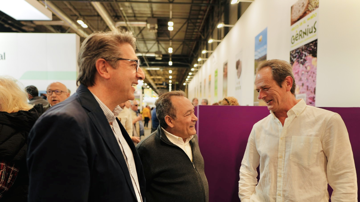 Jesús Peregrina y Saturnino de Gregorio en el stand de Diputación de Soria en el Salón Gourmets.