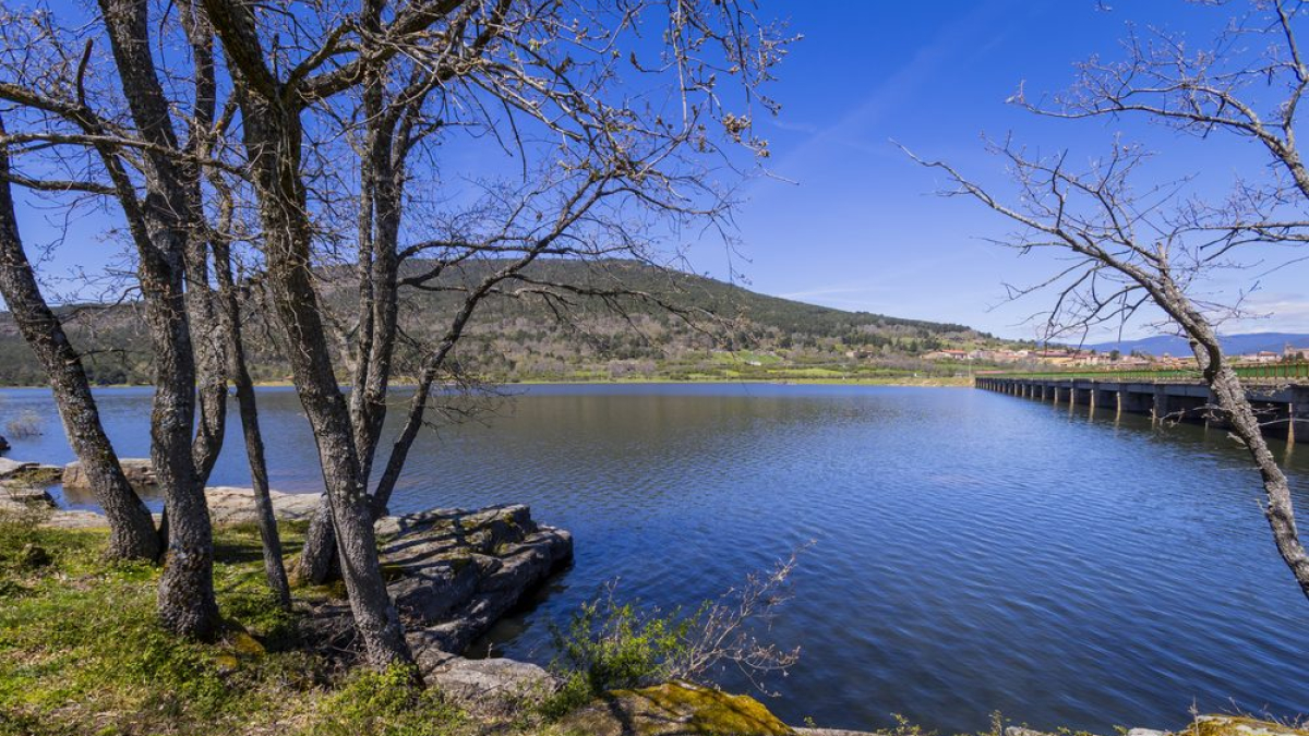 Un pantano pletórico asegura las reservas hídricas