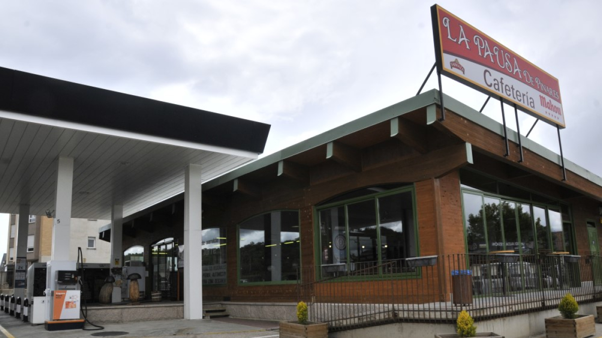 Estación de Servicio La Torre en Abejar junto a ‘La Pausa de Pinares’.