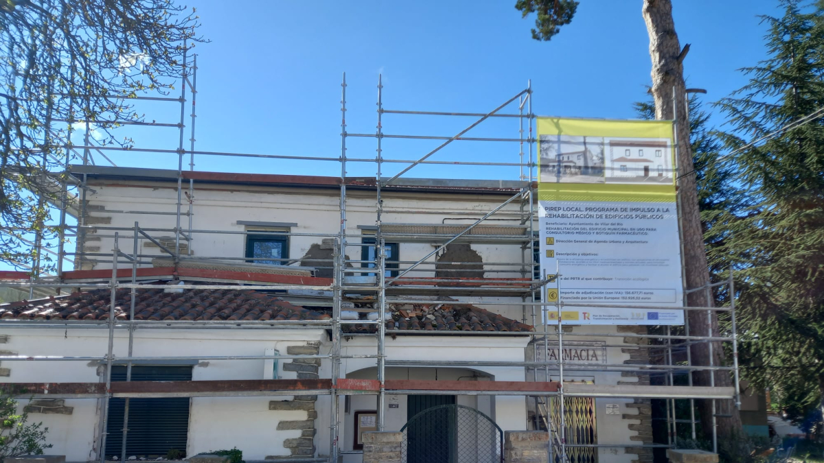 El edificio del consultorio médico y farmacia de Villar del Río ya está en obras.