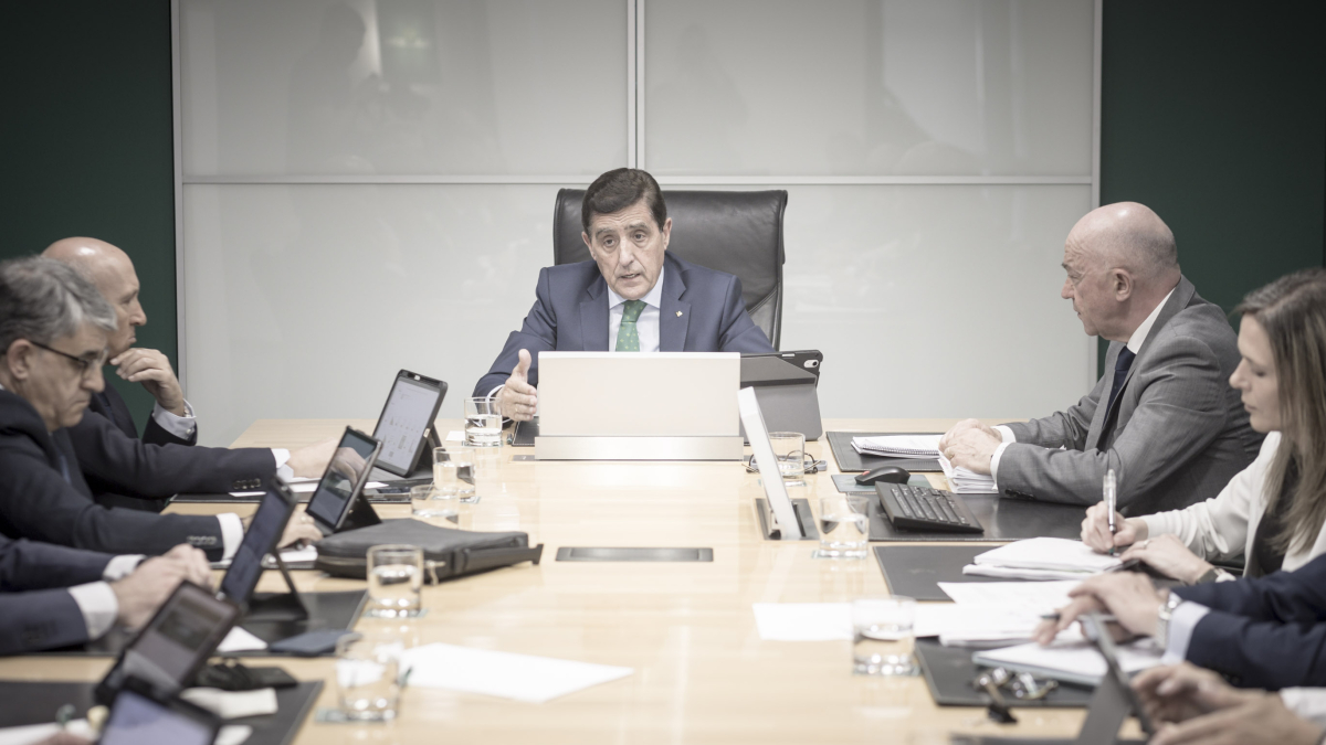 Carlos Martínez Izquierdo, en un Consejo de Caja Rural de Soria.