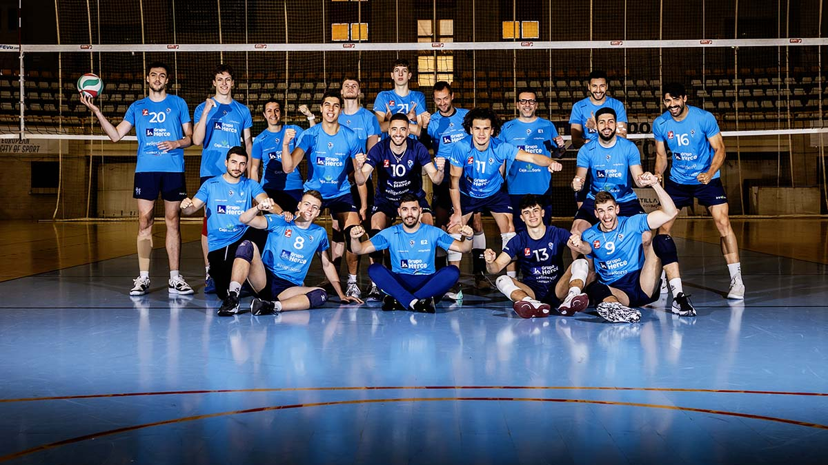 La plantilla del Grupo Herce se conjura para lograr el título de Liga en Los Pajaritos.