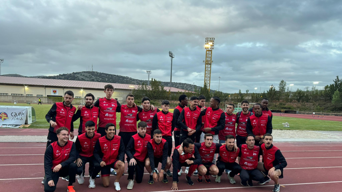 Los atletas del Numantino durante la competición del pasado sábado en Los Pajaritos.