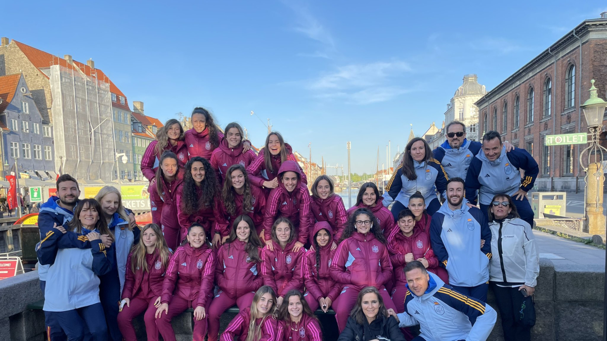 La selección española femenina sub 17 de Kenio Gonzalo que compite en el Europeo de Suecia.