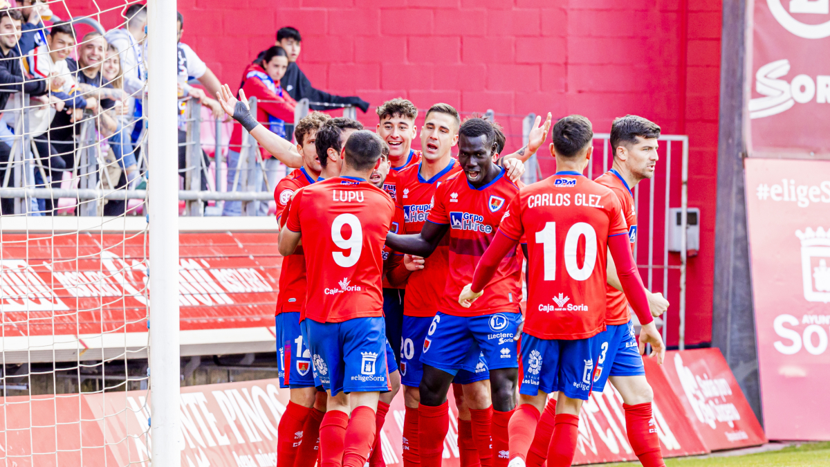 Royo, Moustapha y Carlos González en la victoria de hace dos jornadas ante el Talavera.