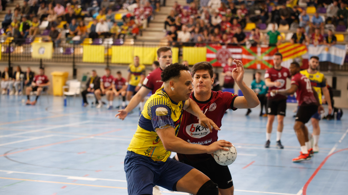 El Balonmano Soria se impone en el primer partido de la fase de ascenso al doblegar a Romo por 34-26.